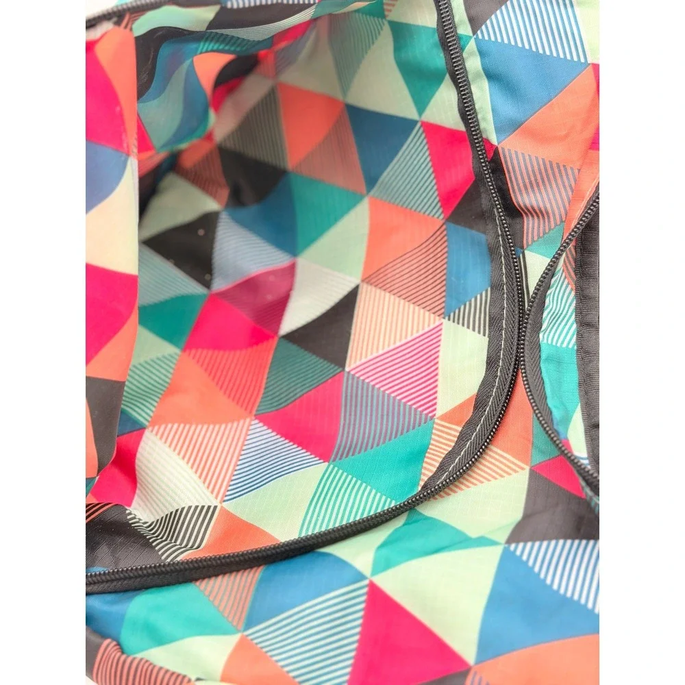 KAVU Keepalong Crossbody Bag Geometric Triangle Print Rope Strap Multicolor